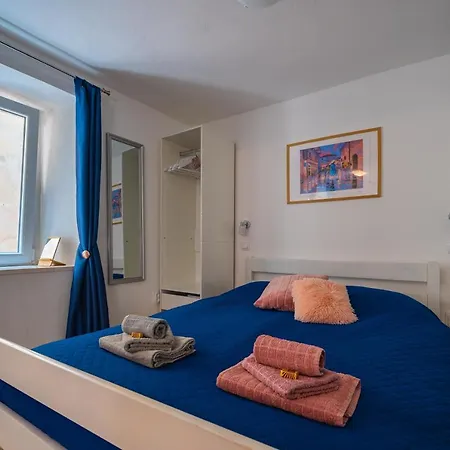 Rose Apartment *